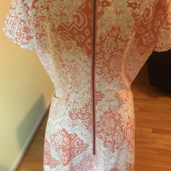 Mini dress with zipper in the back - Picture 2 of 4